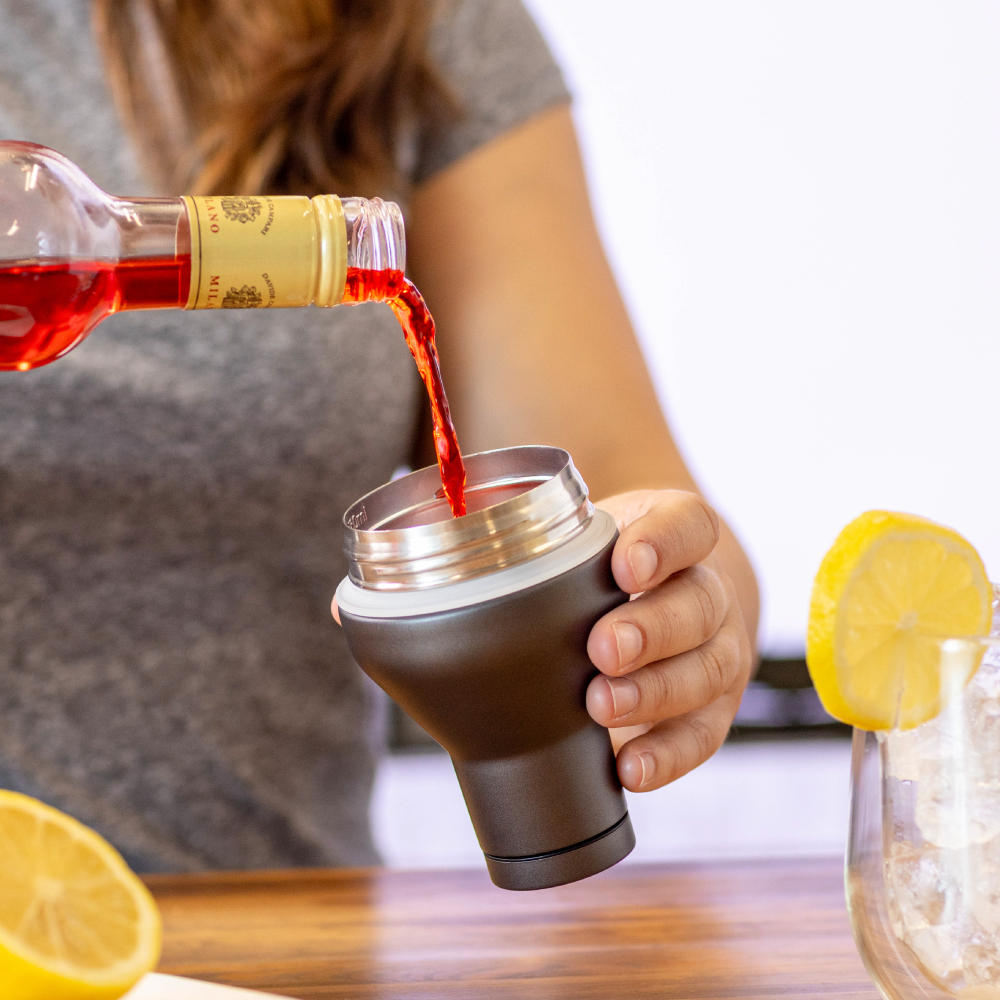 cocktail-shaker-lid-a7 Cocktail_Shaker_lifestyle_2_b714e13d-dd84-4844-956f-11cddc294041.png